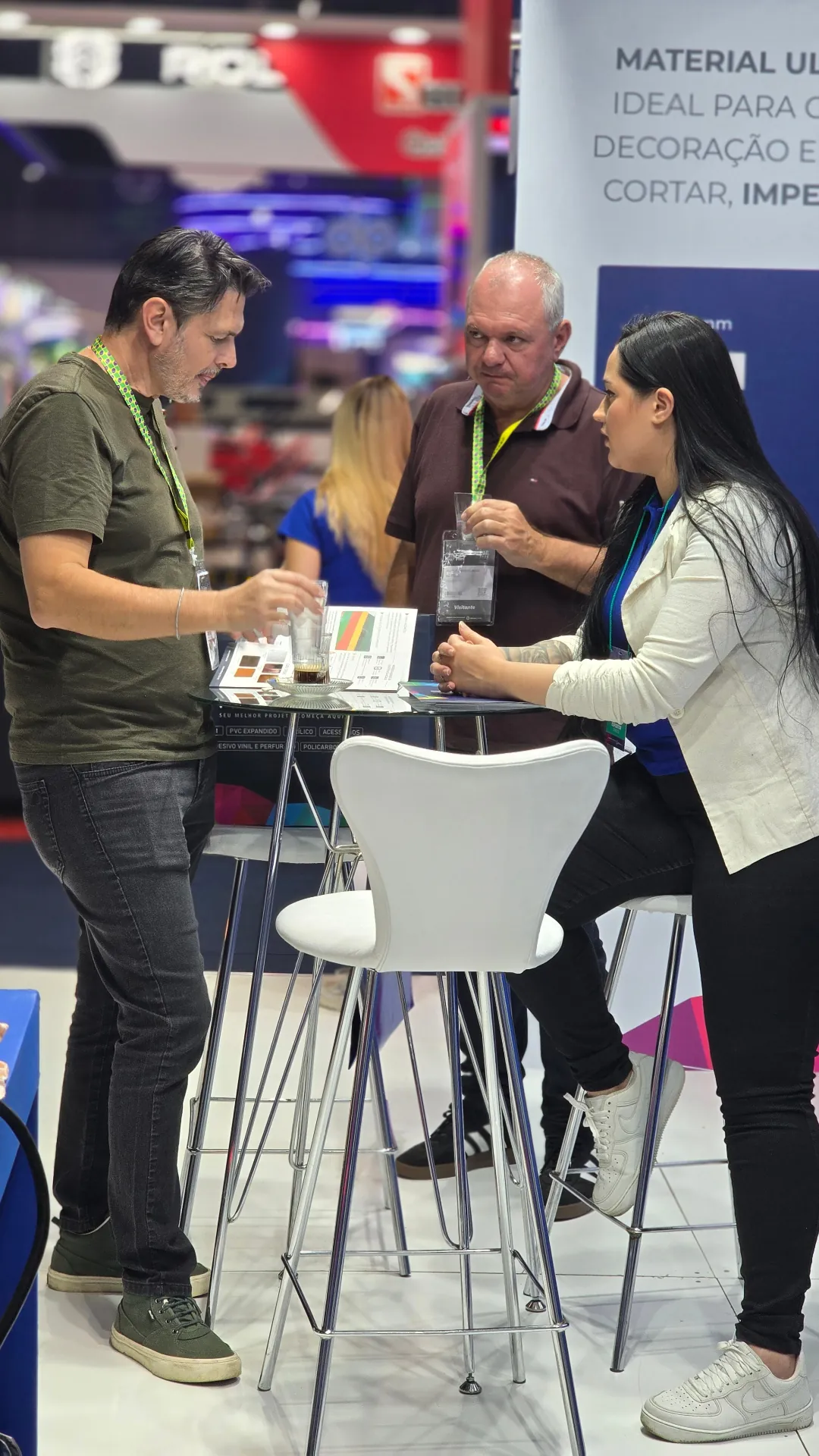 Atendimento aos visitantes no estande NICOMETAL da FuturePrint 2026