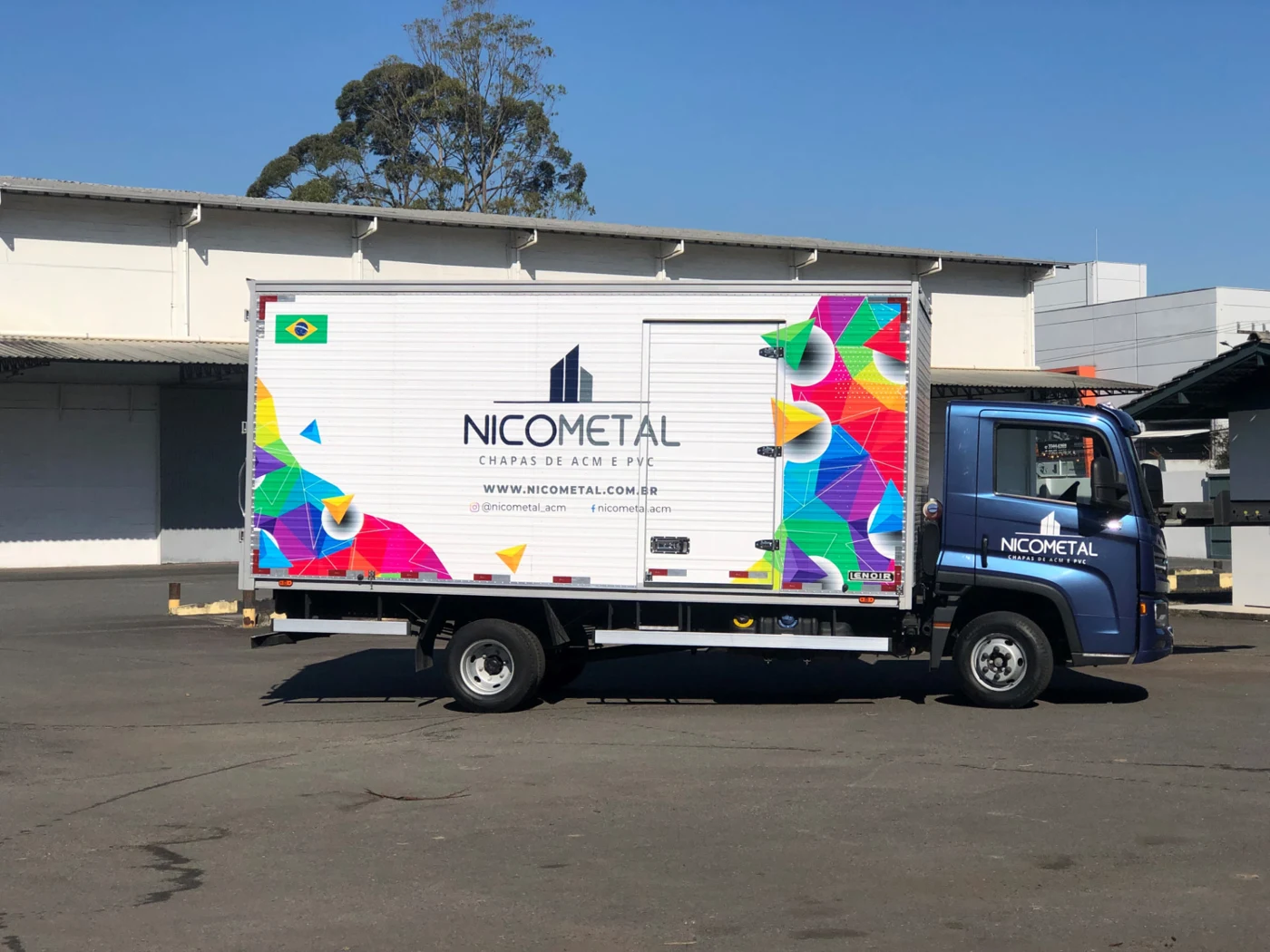 Caminhão NICOMETAL na unidade