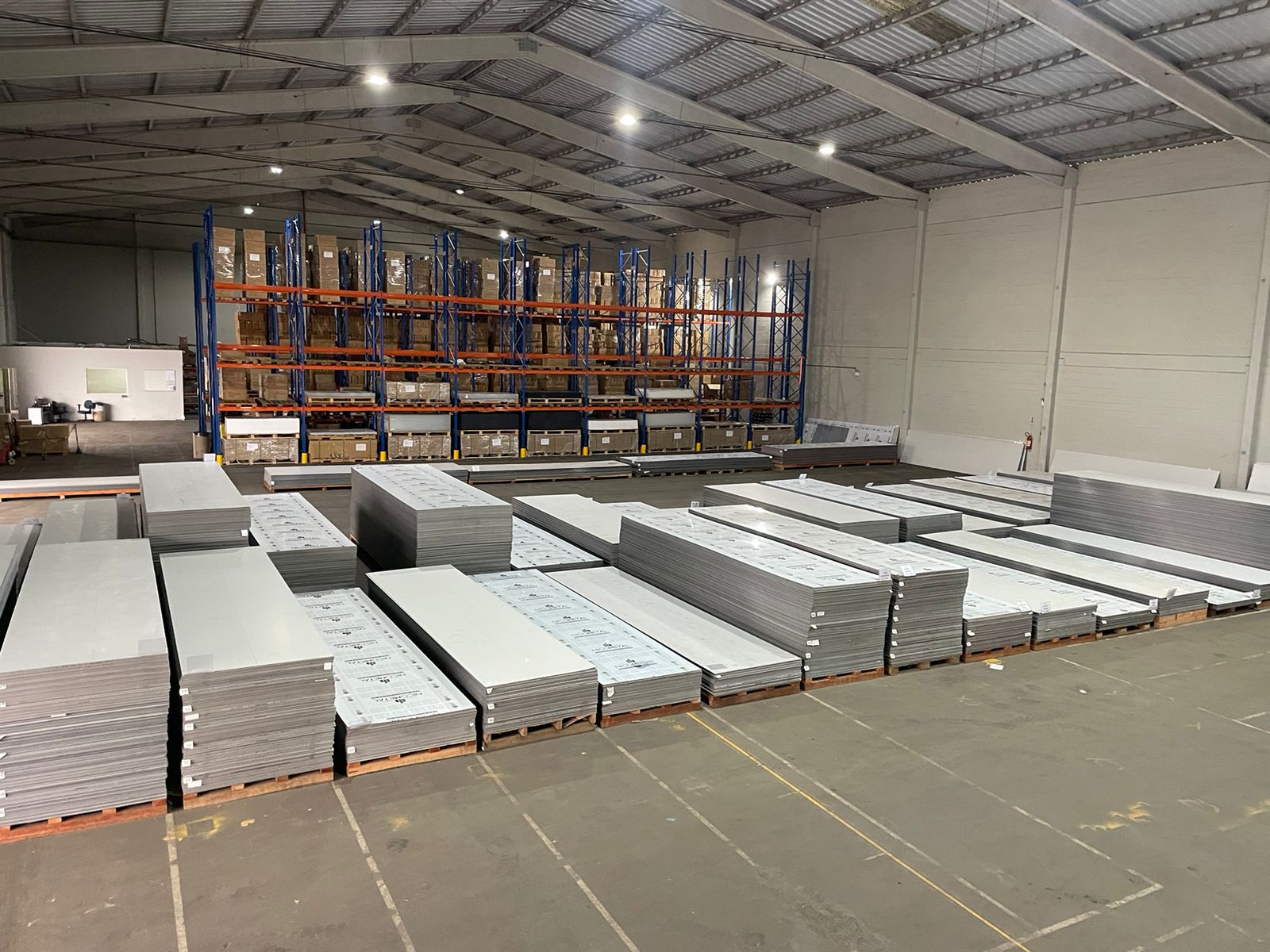 Materiais para comunicação visual em estoque