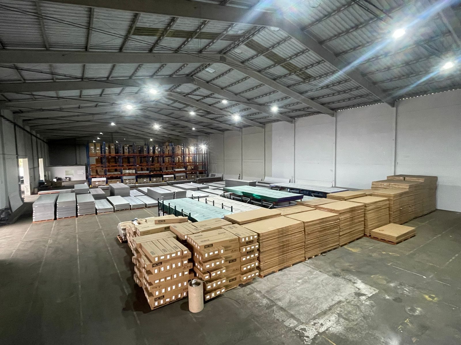 Galpão Nicometal - Variedade de materiais